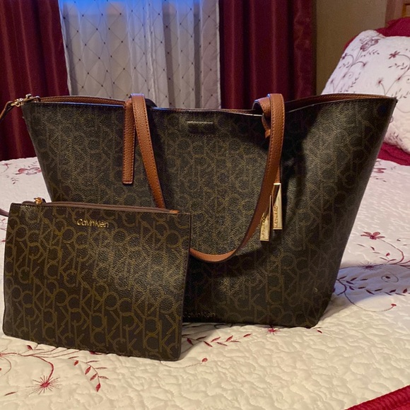 Calvin Klein Handbags - Calvin Klein Purse